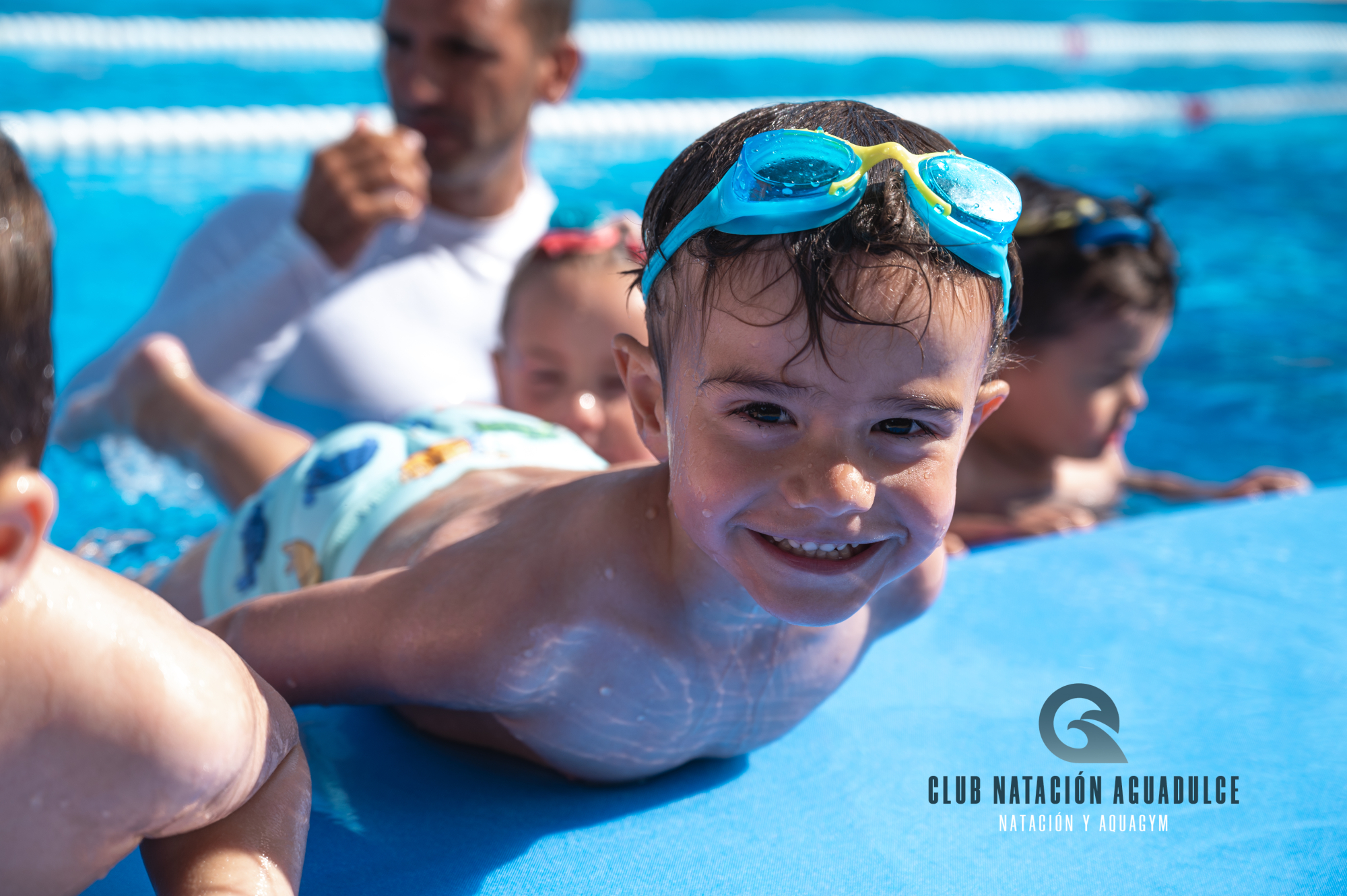 Galería de clases de natación para niños y adultos en Aguadulce