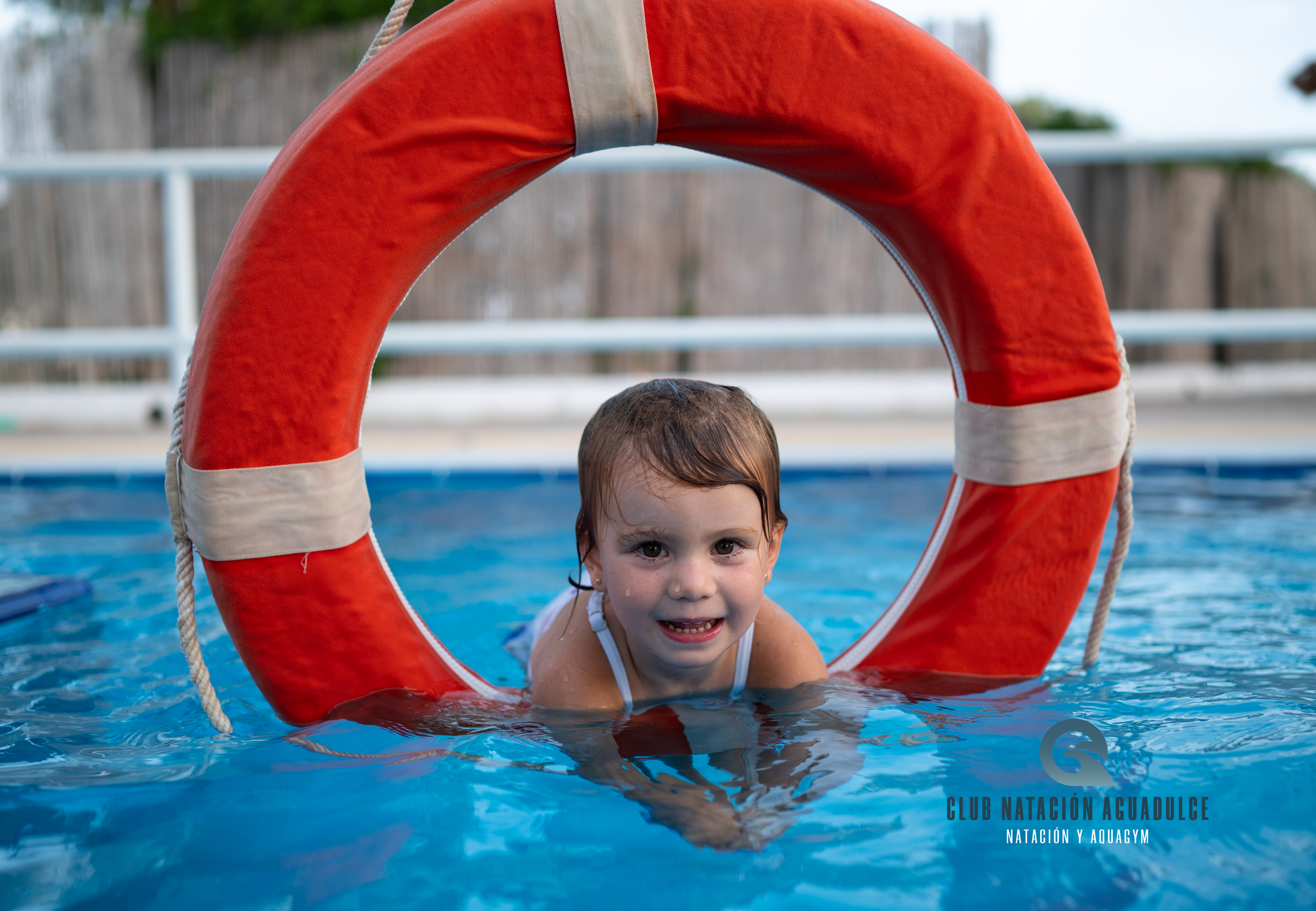 Padre e hijo en el agua